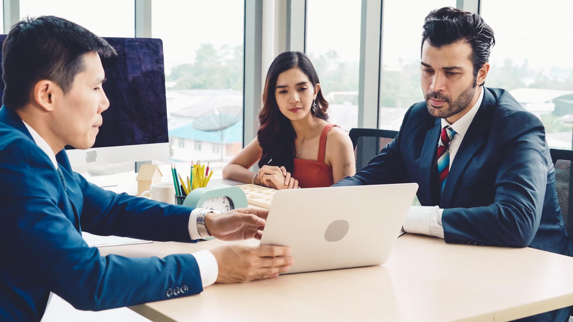 How to Manage International Clients as a Financial Advisor